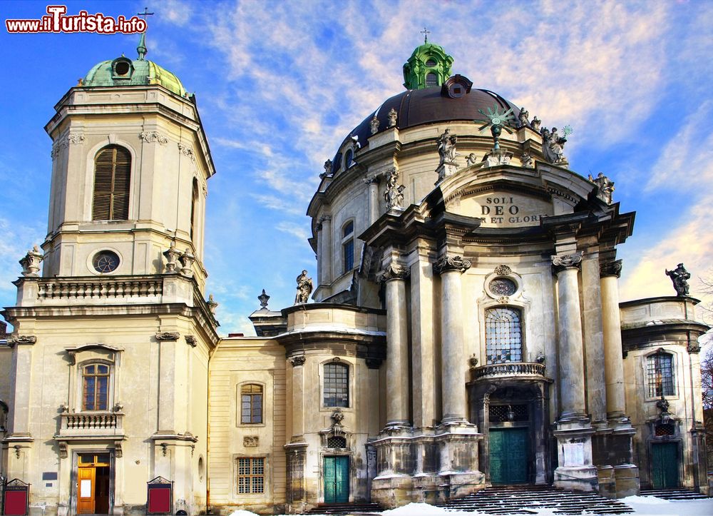 Immagine Il Museo di Storia della Religione nel cuore di Lviv, Ucraina. E' ospitato nella cattedrale dominicana fatta costruire nella seconda metà del XIII° secolo da Costanza, moglie di Lev I° di Galizia. Il museo ripercorre tutta la storia delle religioni nazionali e ospita oltre 50 mila oggetti. E' stato inaugurato nel 1972.