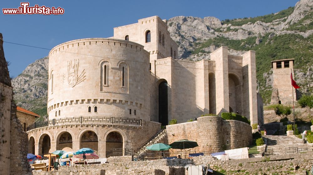 Immagine Il Museo Nazionale Skanderbeg al castello di Kruja, Albania.