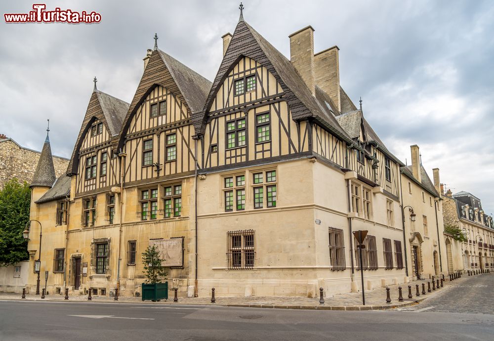 Immagine Il Museo Vergeur a Reims, Francia. Situato in place du Forum, questo edificio risale al XV° secolo. Deve il nome alla ricca famiglia Vergeur.