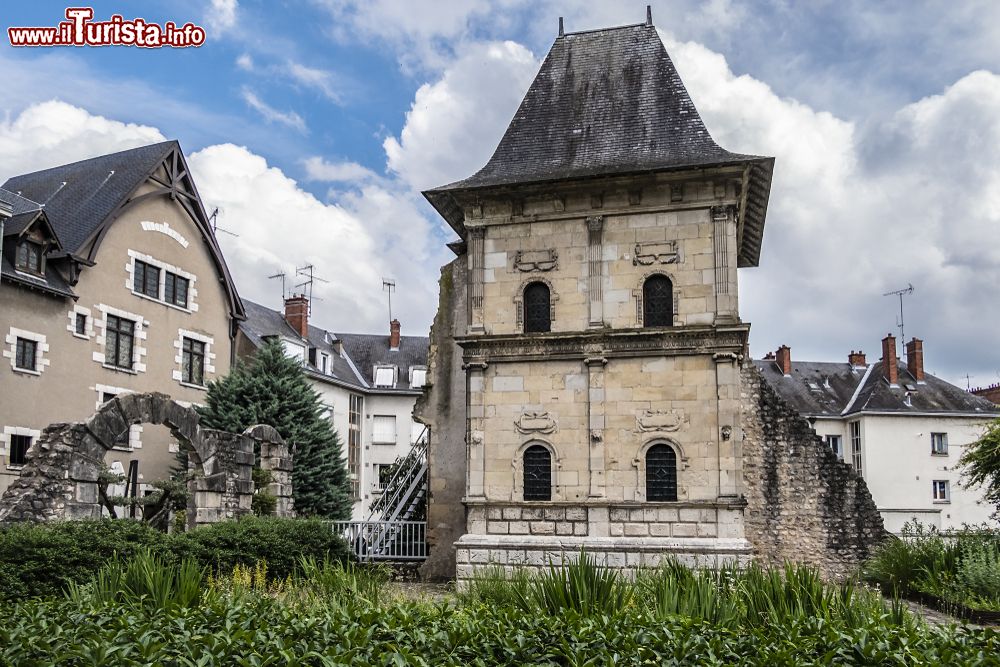 Immagine Il padiglione Colas-des-Francs nei giardini pubblici Jacques-Boucher di Orléans, Loiret, Francia.
Costruito attorno al 1552, è monumento storico dal 1889.