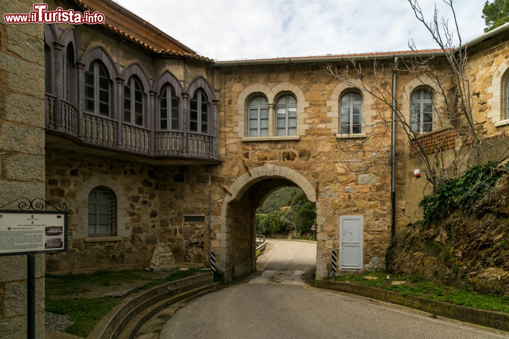 Immagine Il Palazzo della Direzione a Ingurtosu di Arbus in Sardegna