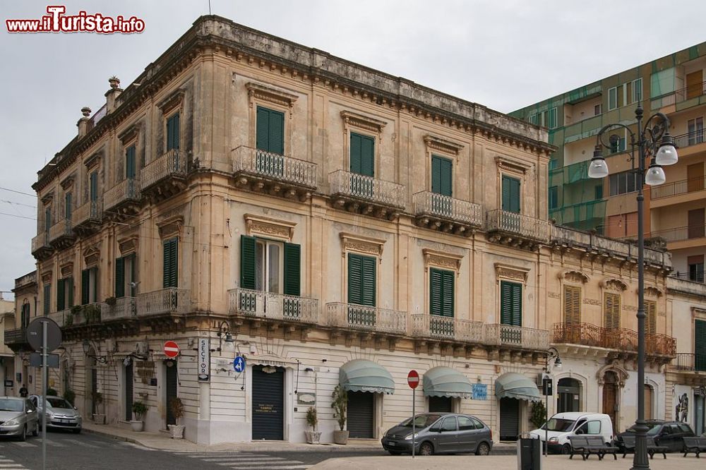 Immagine Il Palazzo Giangreco nel centro storico di Avola in Sicilia - © Mboesch, CC BY-SA 3.0, Wikipedia