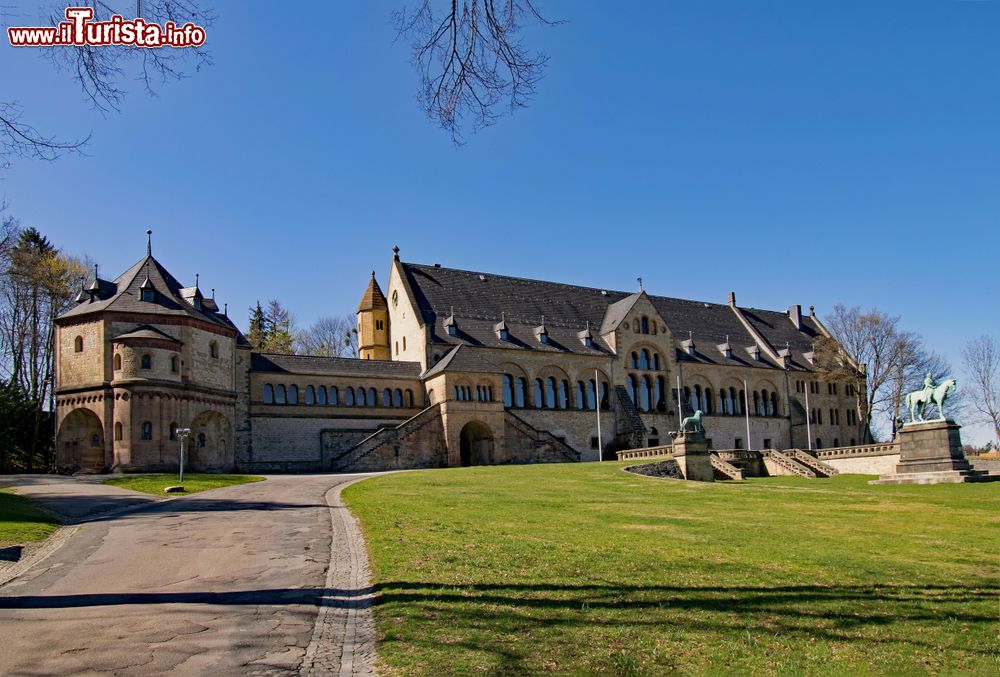 Immagine Il Palazzo Imperiale di Goslar, Sassonia, Germania. Eretto per volere dell'imperatore Enrico II° e costruito fra il 1005 e il 1056, è stato quasi completamente ristrutturato negli anni settanta del XIX° secolo.