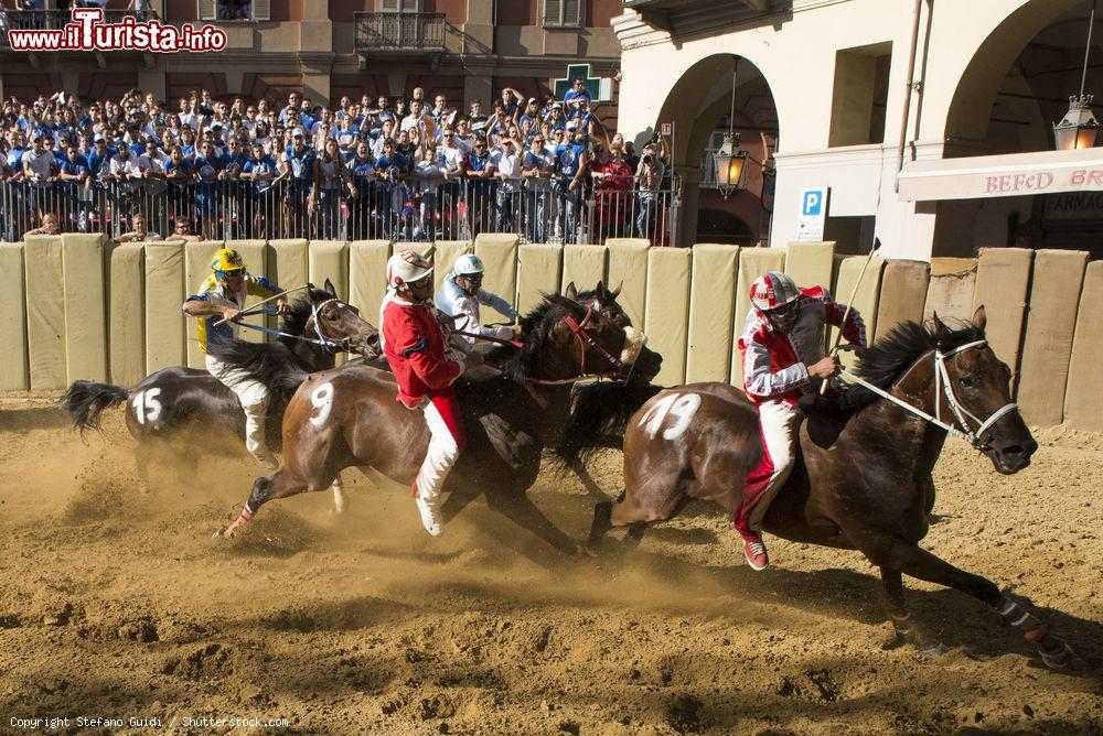 Immagine Il Palio di Asti, una delle manifestazioni più attese in Piemonte- © Stefano Guidi / Shutterstock.com