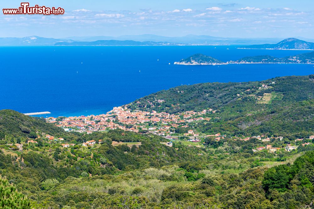 Immagine Il panorama dal Monte Capanne (Elba): sulla costa Marciana Marina