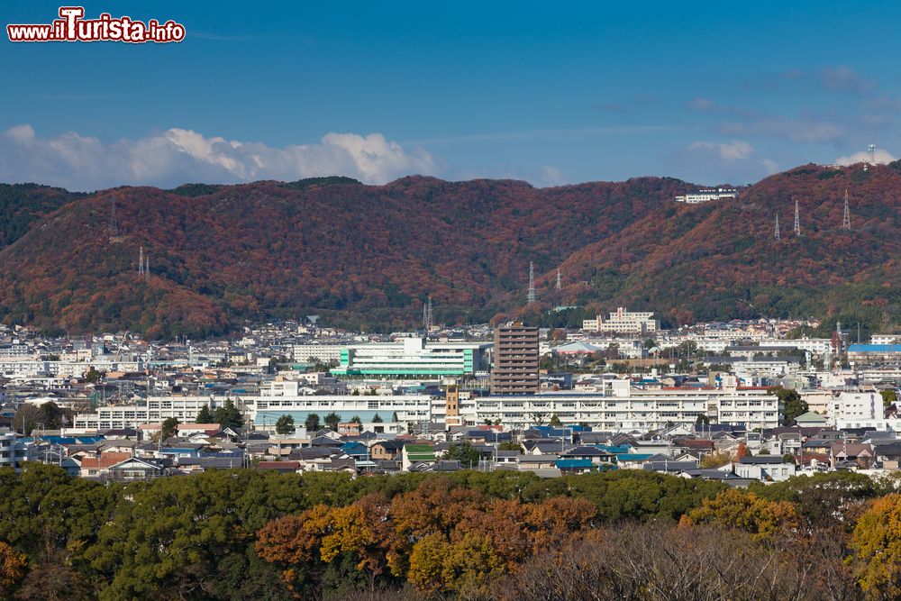 Immagine Il panorama del centro di Himeji in Giappone in autunno