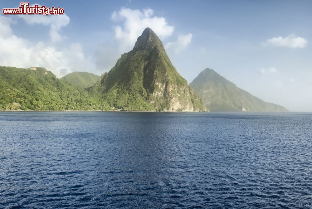 Immagine Il panorama del famoso Gros Piton a Saint Lucia, nei pressi di Soufrière.