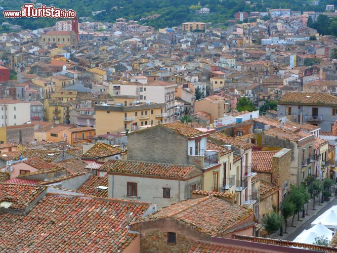 Immagine Il Panorama del borgo montano di Castelbuono in Sicilia - © Monica Mereu