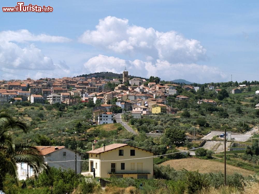 Immagine Il panorama di Cupello in Abruzzo, provincia di Chieti - © Abcgrafiche, CC BY 2.5 it, Wikipedia