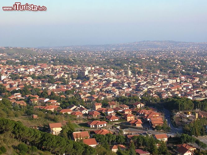 Immagine Il Panorama di Nicolosi fotografato dalle pendici del Monte Etna - © Giuseppe ME - CC BY-SA 3.0 - Wikipedia