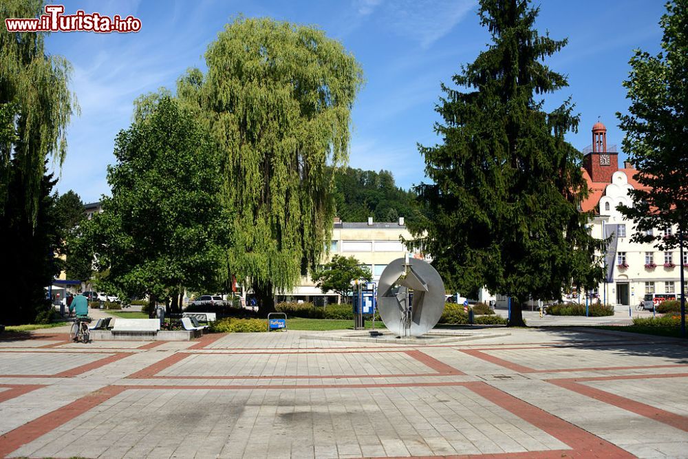 Immagine Il parco del Municipio di Bad Schallerbach in Austria - © Linie29 - CC-BY-SA 4.0, Wikipedia