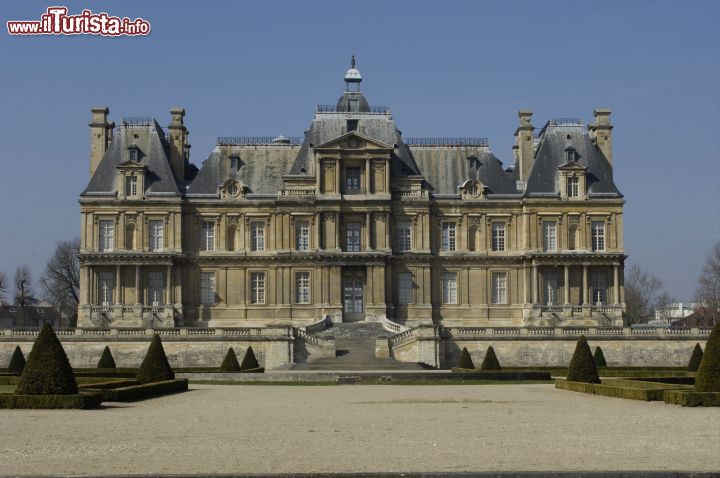 Immagine Il parco e la residenza di Chateau Maisons Laffitte, Ile de France, dintorni di Parigi - © Pack-Shot / Shutterstock.com