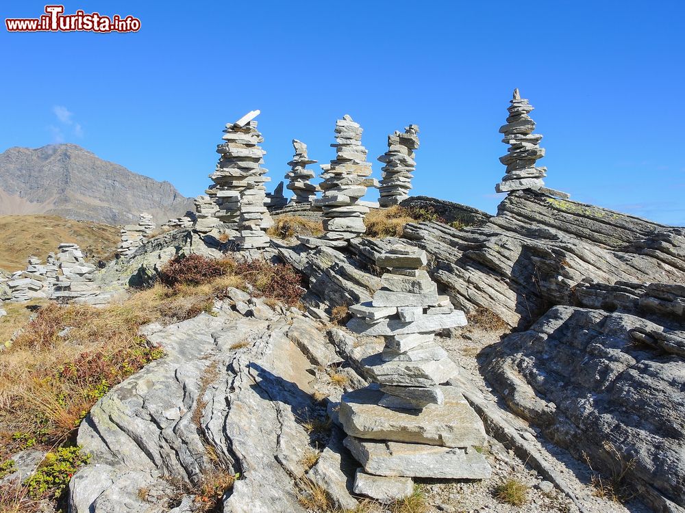 Immagine Il passo del San Bernardino, Svizzera. Divenne di importanza europea a partire dal XV° secolo quando fu realizzata una strada che permetteva di superare le due strette gole a nord del passo fra Thusis e Splugen.