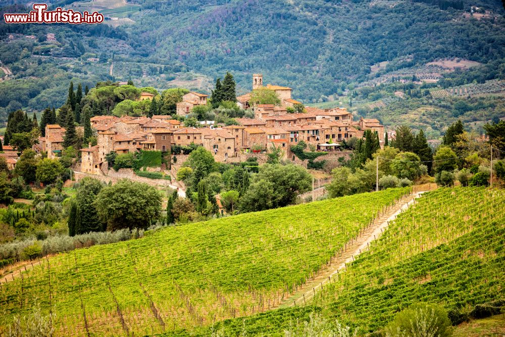 Immagine Il piccolo borgo di  Montefioralle in Toscana, siamo nel territorio comuncale di Greve in Chianti, provincia di Firenze