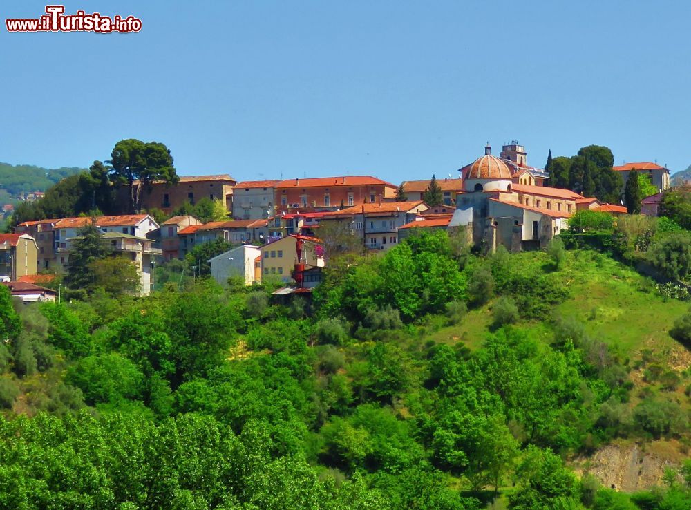 Immagine Il piccolo borgo di Auletta in Campania - © Gianfranco Vitolo, CC BY 2.0, Wikipedia