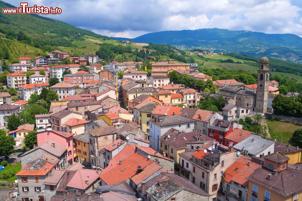 Immagine Il piccolo borgo di Bardi si trova nella zona appenninica della provincia di Parma, Emilia-Romagna.