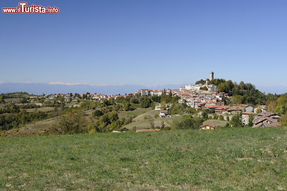 Immagine Il piccolo borgo di Murazzano sulle Langhe, siamo in Piemonte.