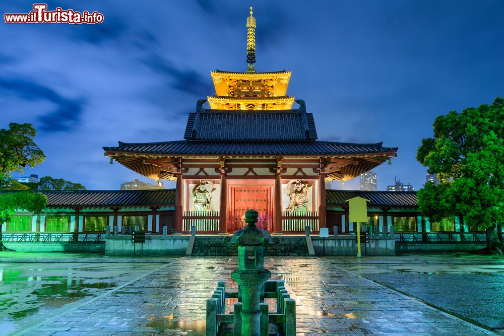 Immagine Il pittoresco Shitennoji Temple di Osaka by night (Giappone).