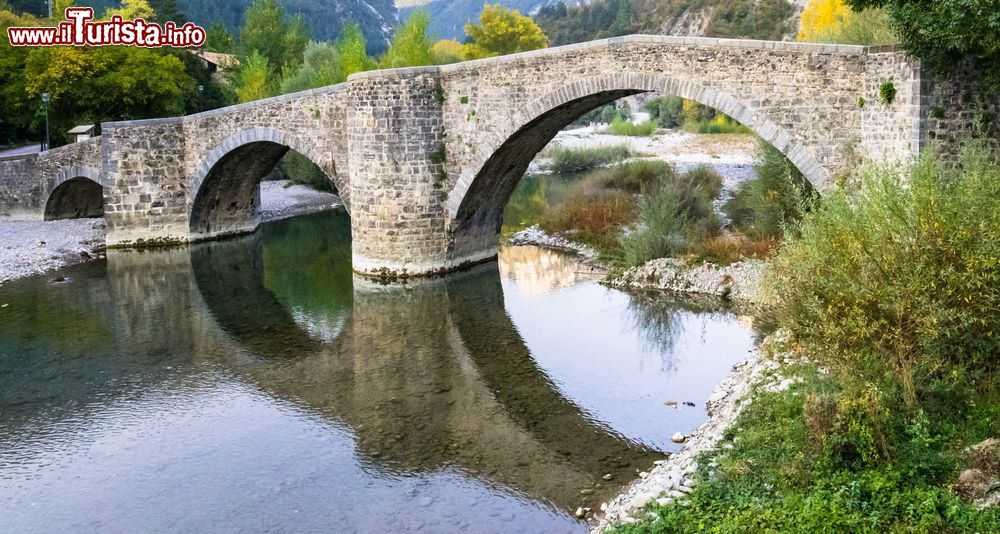 Immagine Il ponte antico di Burgui villaggio della Navarra in Spagna