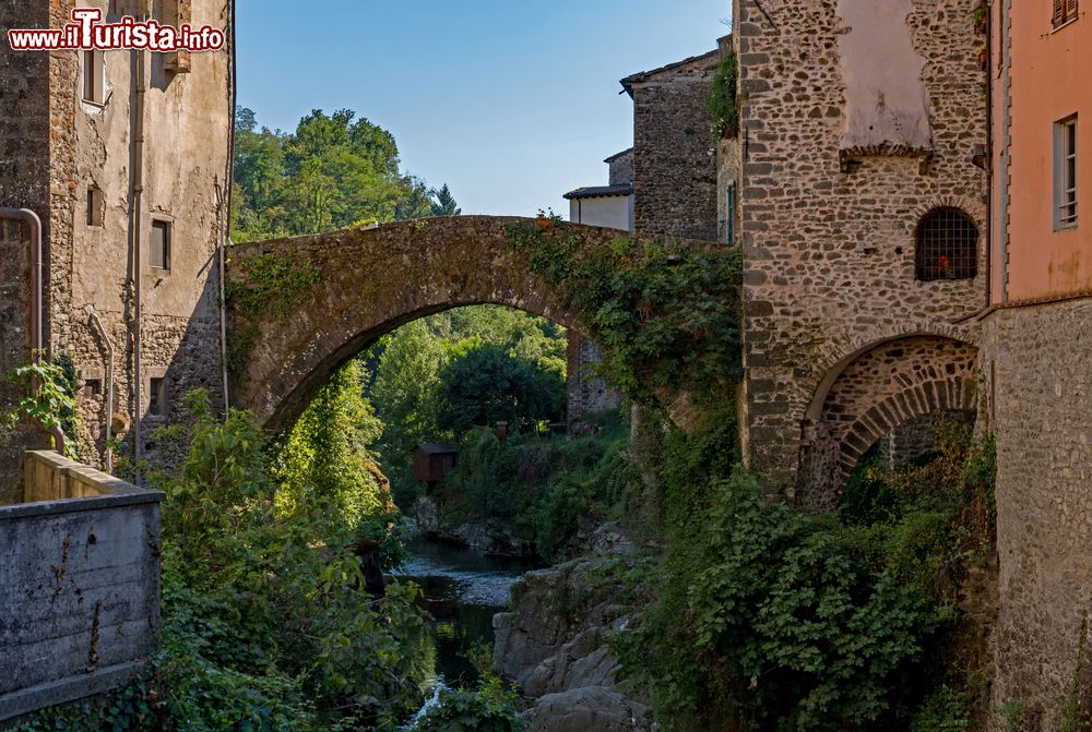 Immagine Il Ponte antico nel centro di Bagnone, borgo della Toscana