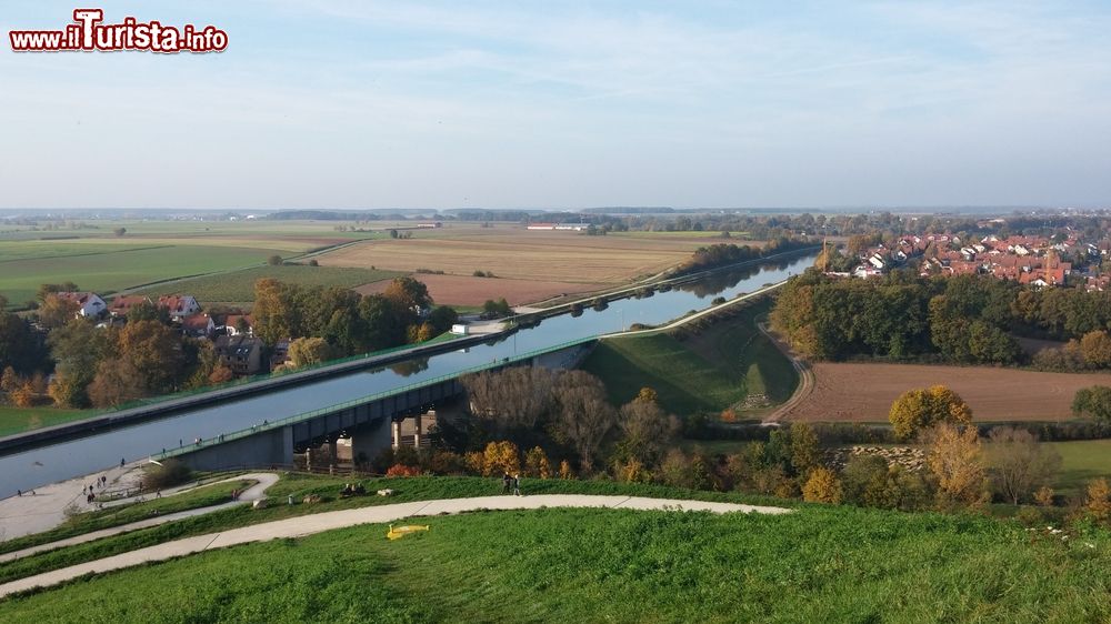 Immagine Il ponte d'acqua che attraversa la città di Erlangen, Germania.