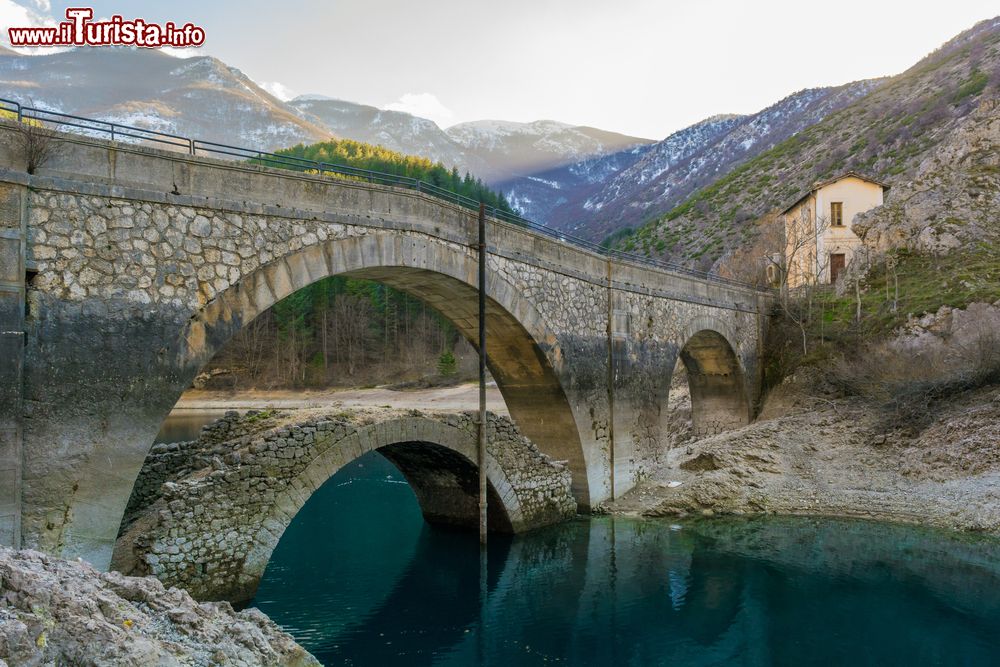 Immagine Il ponte del Santuario dell'Eremo di San Domenico a Villalago, Abruzzo.