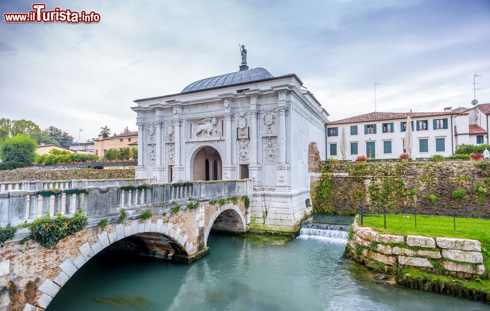 Immagine Il ponte della città vecchia di Treviso, Veneto.