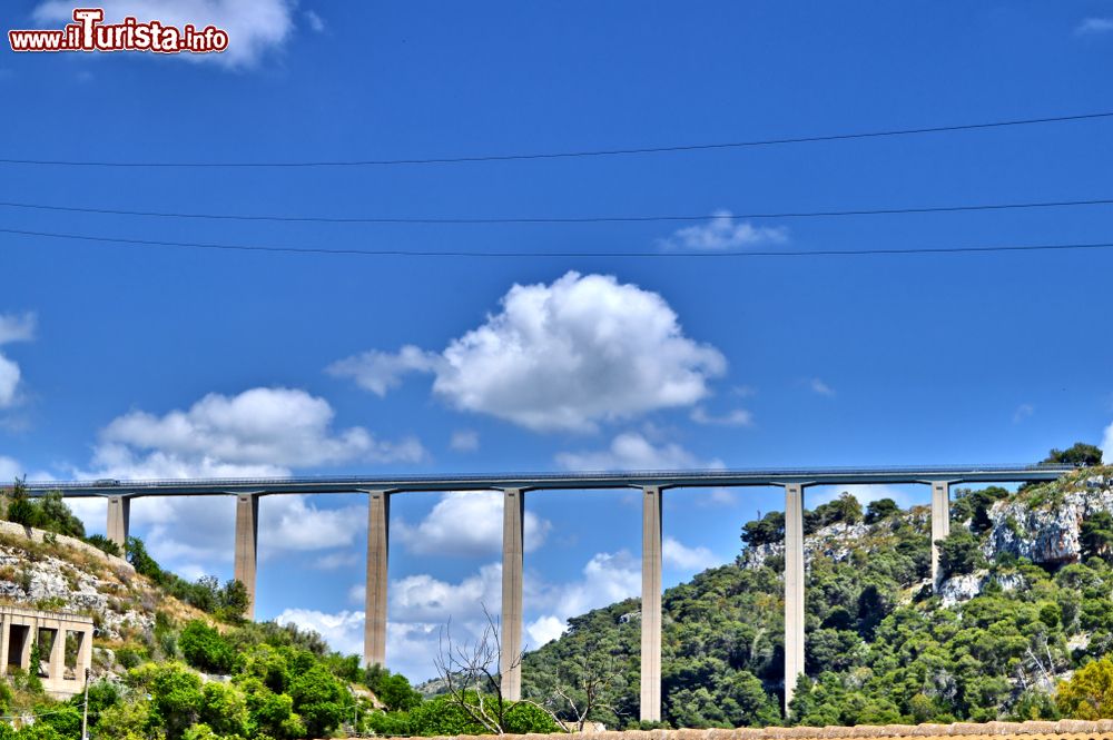 Immagine Il ponte Guerrieri a Modica in Sicilia, provincia di Ragusa