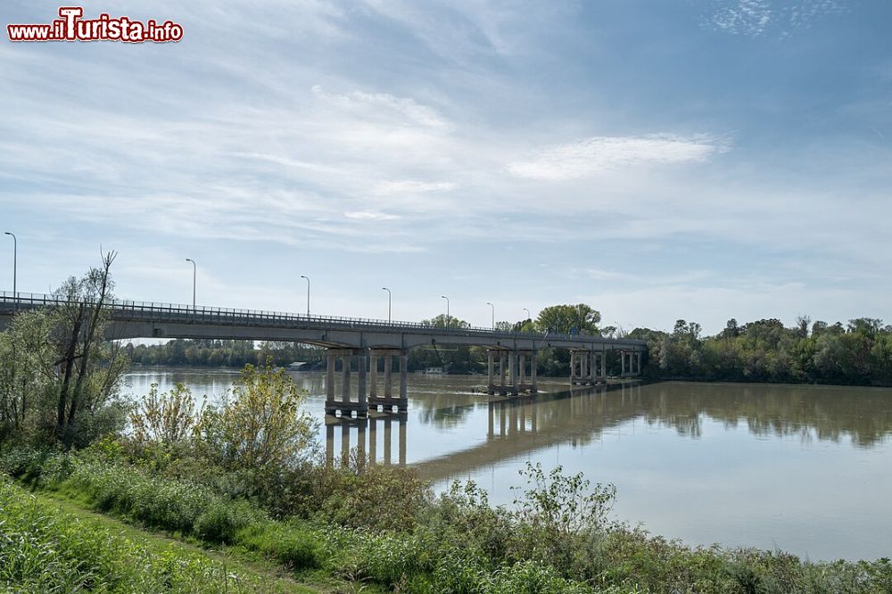 Immagine Il ponte sul fiume Po a Ficarolo in provincia di Rovigo