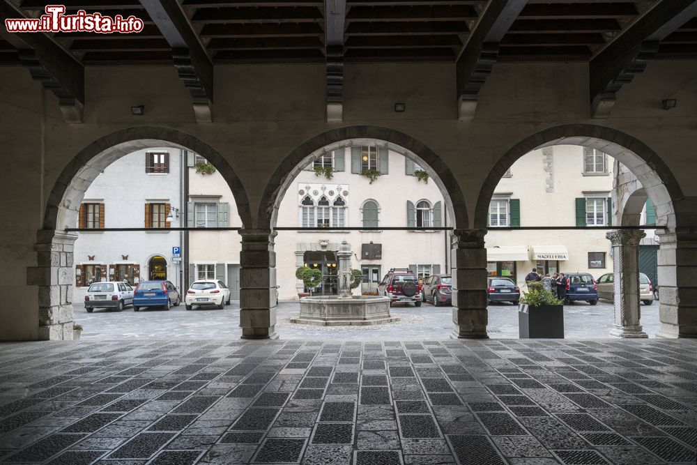 Immagine Il portico del Municipio di Venzone in Friuli