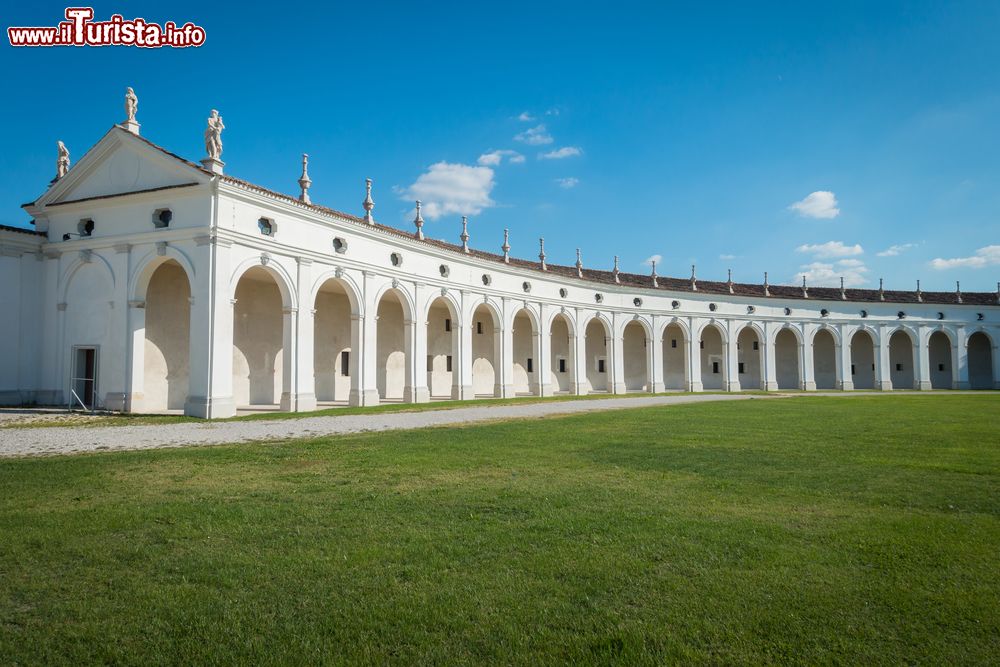 Immagine Il portico di Villa Manin a Codroipo una delle più belle ville del Friuli