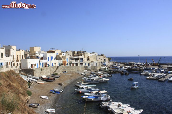 Immagine Il porto di Marettimo Isole Egadi.  Le acque cristalline del Mediterraneo lambiscono le coste di questo territorio delle Egadi. Fiore all'occhiello di Marettimo sono le grotte marine, veri e propri capolavori creati dalla natura nel corso dei secoli - ©  the fra - CC BY-SA 2.0 - Wikipedia