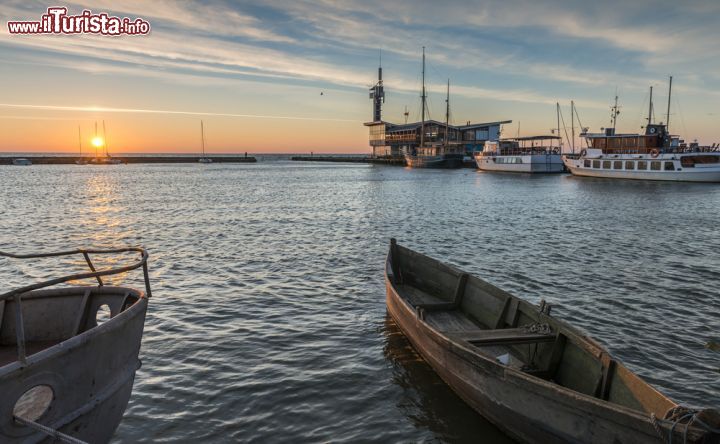 Immagine Il porto di Nida con le barche da pesca, Lituania: è una famosa località balneare - © Sergei25 / Shutterstock.com