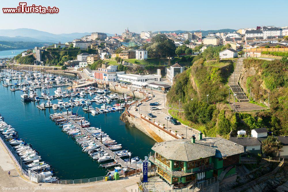 Immagine Il porto di Ribadeo in Galizia, costa nord della Spagna - © tichr / Shutterstock.com