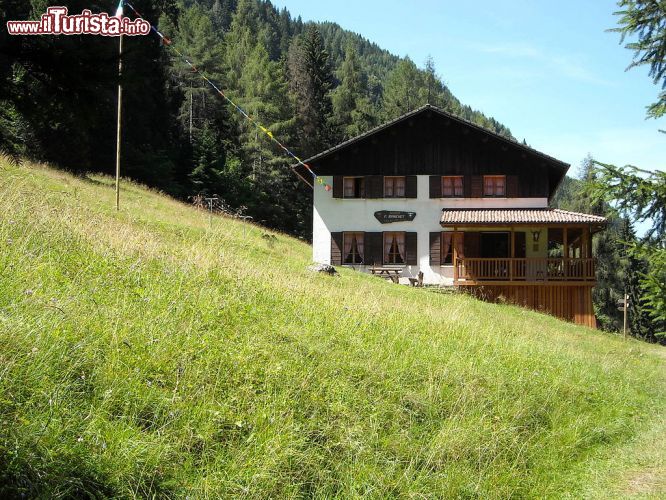 Immagine Il rifugio Bianchet a Sedico, Dolomiti Bellunesi - © AllegheNico - Wikipedia