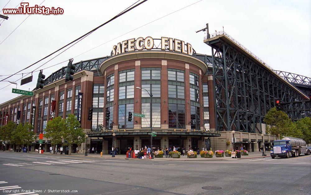 Immagine Il Safeco Field di Seattle, Washington: noto anche come The House That Griffey Built, questo stadio di baseball ospita gli incontri casalinghi dei Seattle Mariners, squadra che milita nella Major League Baseball - © Frank Romeo / Shutterstock.com