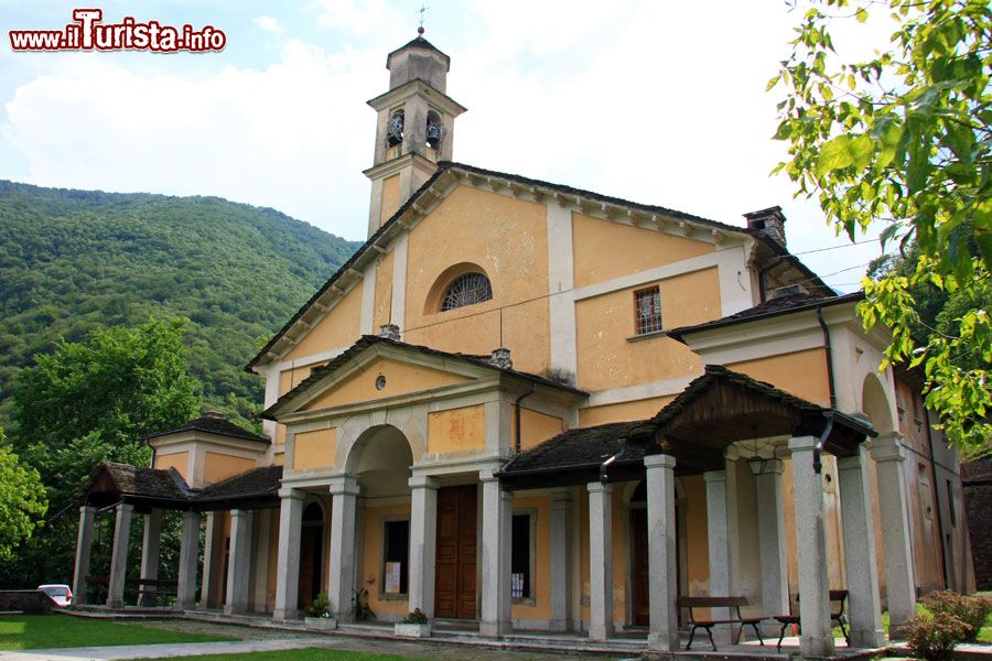 Immagine Il Santuario Boden a Ornavasso in Piemonte. A settembre qui si celebra la festa del Boden - © Alessandro Vecchi - CC BY-SA 3.0, Wikipedia