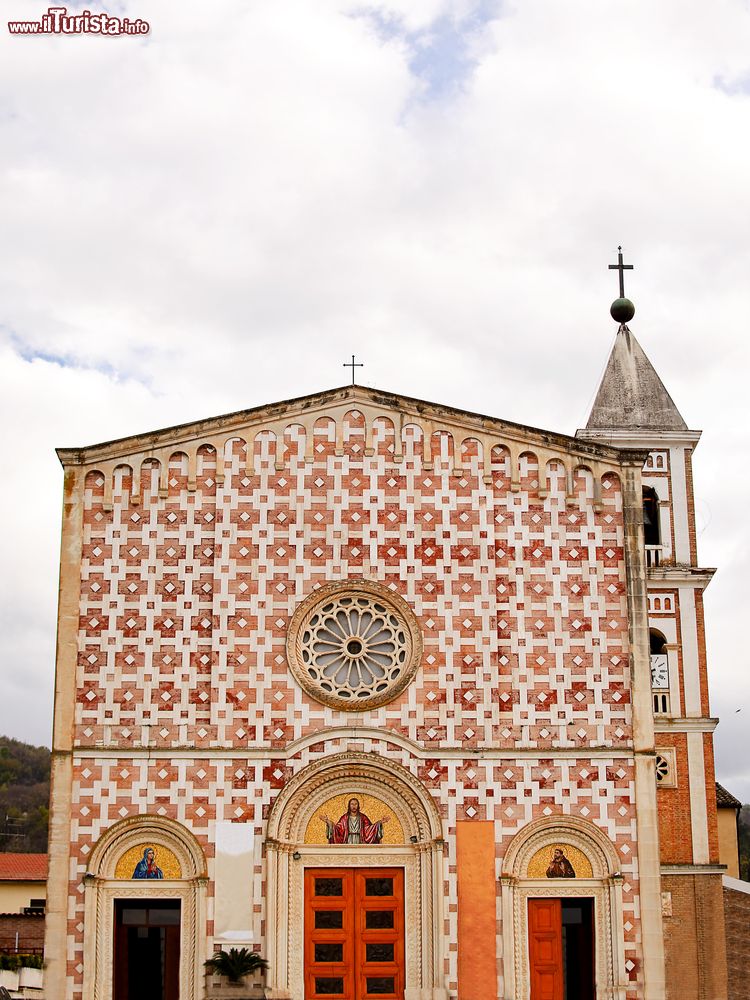Immagine Il Santuario del Volto Santo a Manoppello in Abruzzo