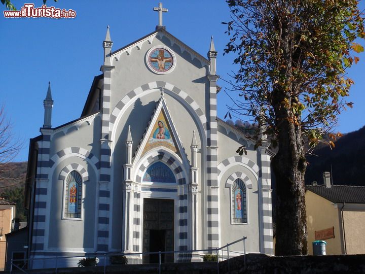 Immagine Il santuario della Madonna di Guadalupe a Santo Stefano d'Aveto - © MAXREBIN - Wikimedia Commons.