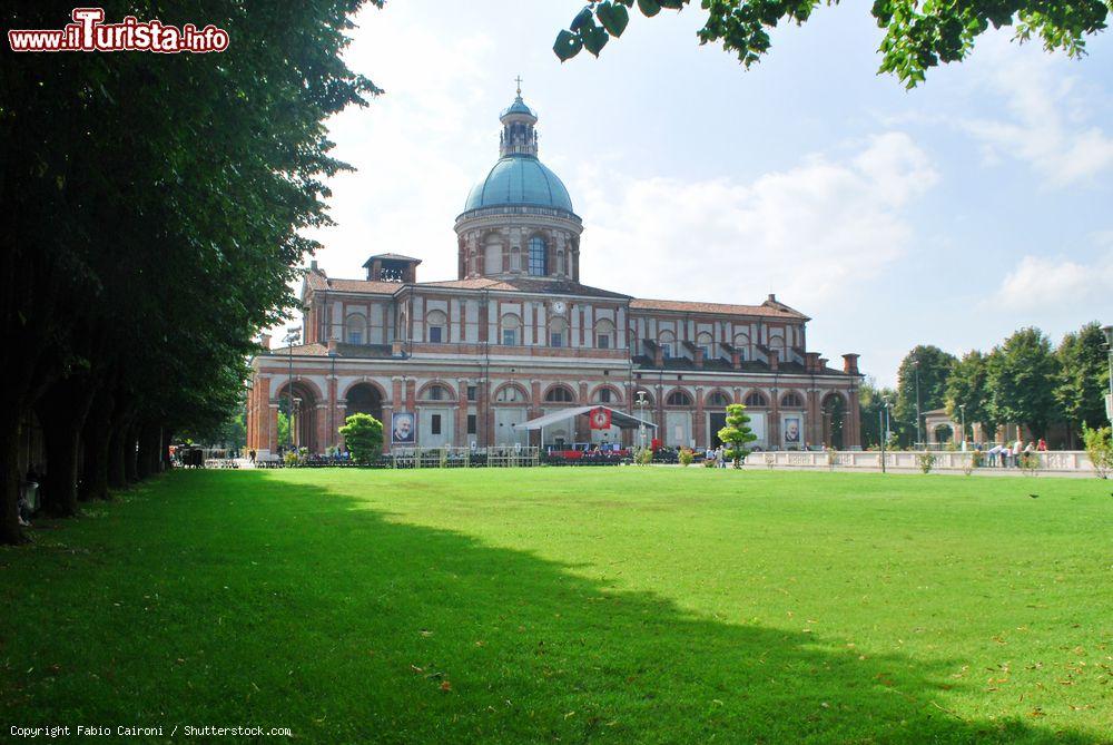 Immagine Il Santuario di Caravaggio in provincia di Bergamo, Lombardia - © Fabio Caironi / Shutterstock.com