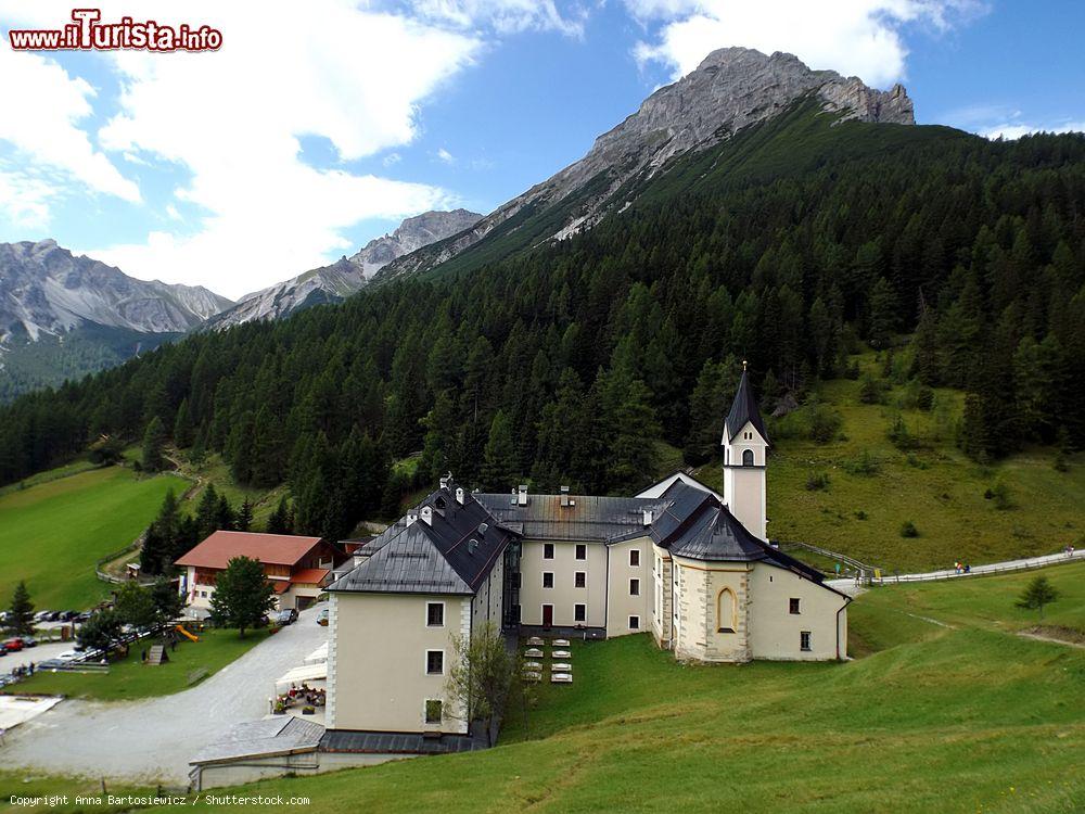 Immagine Il Santuario di Maria Waldrast in Tirolo, Valle dello Stubai - © Anna Bartosiewicz / Shutterstock.com