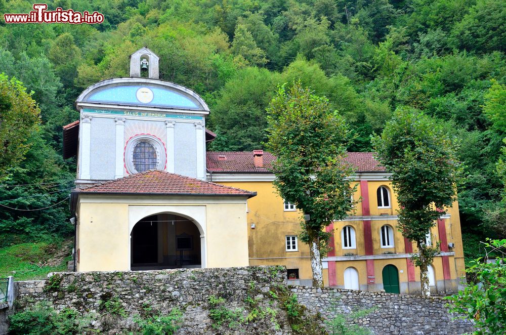 Immagine Il Santuario di Nostra Signora dell'acqua si trova vicino a Valbrevenna di Genova in Liguria
