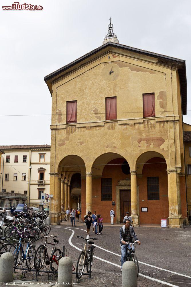 Immagine Il santuario di Santa Maria della Pioggia a Bologna, Emilia-Romagna. Questa piccola chiesetta situata in via Riva Reno ospitava un tempo l'antico oratorio di San Bartolomeo di Reno - © ribeiroantonio / Shutterstock.com