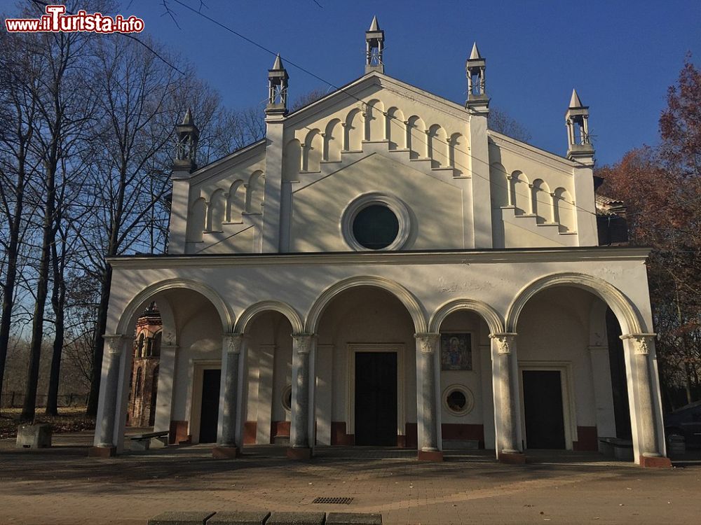 Immagine Il Santuario di Sant'Anna a Cilavegna in Lombardia - © TheWorm12, CC BY-SA 4.0, Wikipedia