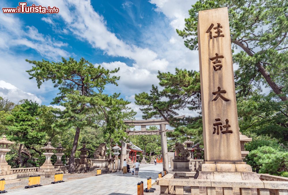 Immagine Il santuario di Sumiyoshi Taisha a Osaka, Giappone. Fra i templi shinto più antichi di tutto il paese, ha origini che risalgono a più di 1800 anni fa.