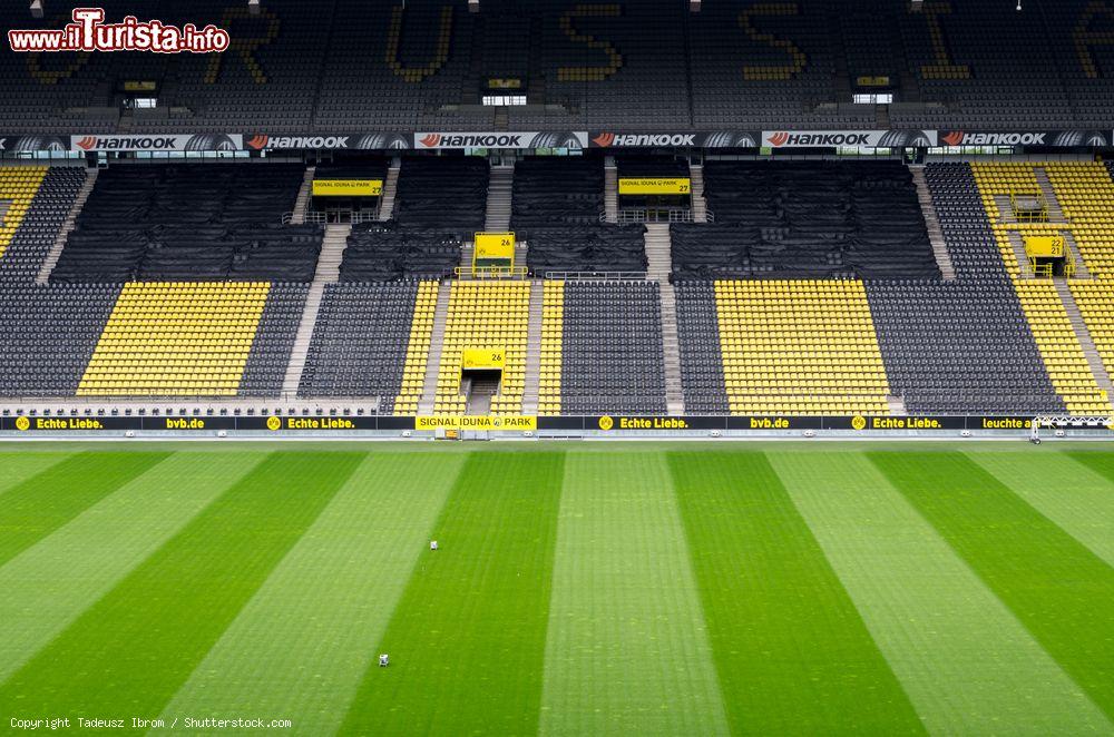 Immagine Il Signal Iduna Park di Dortmund, Germania: nel 2009 il Times lo ha classificato fra gli stadi più belli del mondo © Tadeusz Ibrom / Shutterstock.com