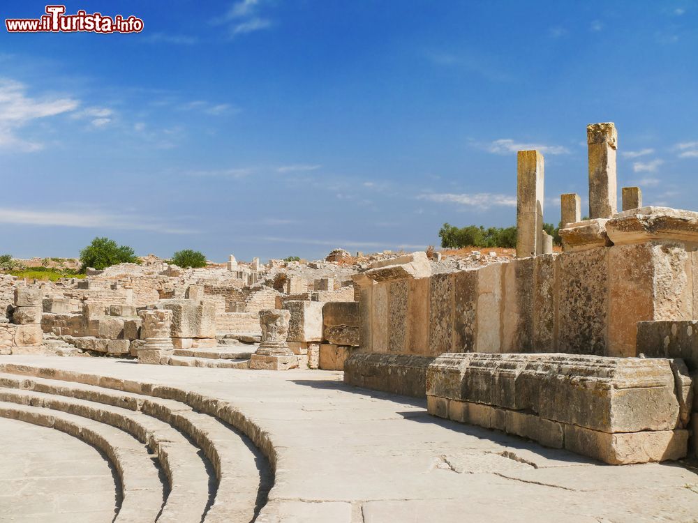 Immagine Il sito archeologico di Dougga, Tunisia. Qui si possono visitare i migliori resti romani d'Africa.