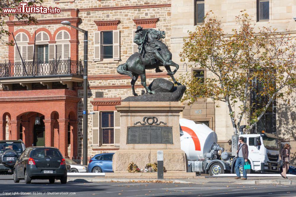 Immagine Il South African War Memorial di Adelaide all'angolo fra North Terrace e King William Street (Australia) - © Steven Giles / Shutterstock.com