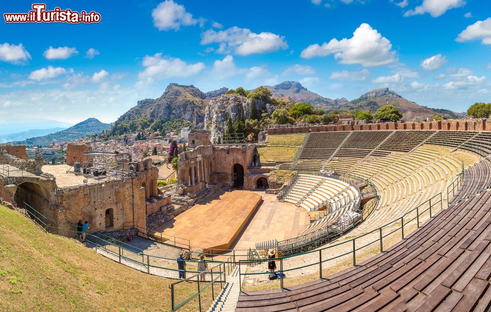 Immagine Il Teatro Antico di Taormina uno dei siti archeologici più belli della Sicilia