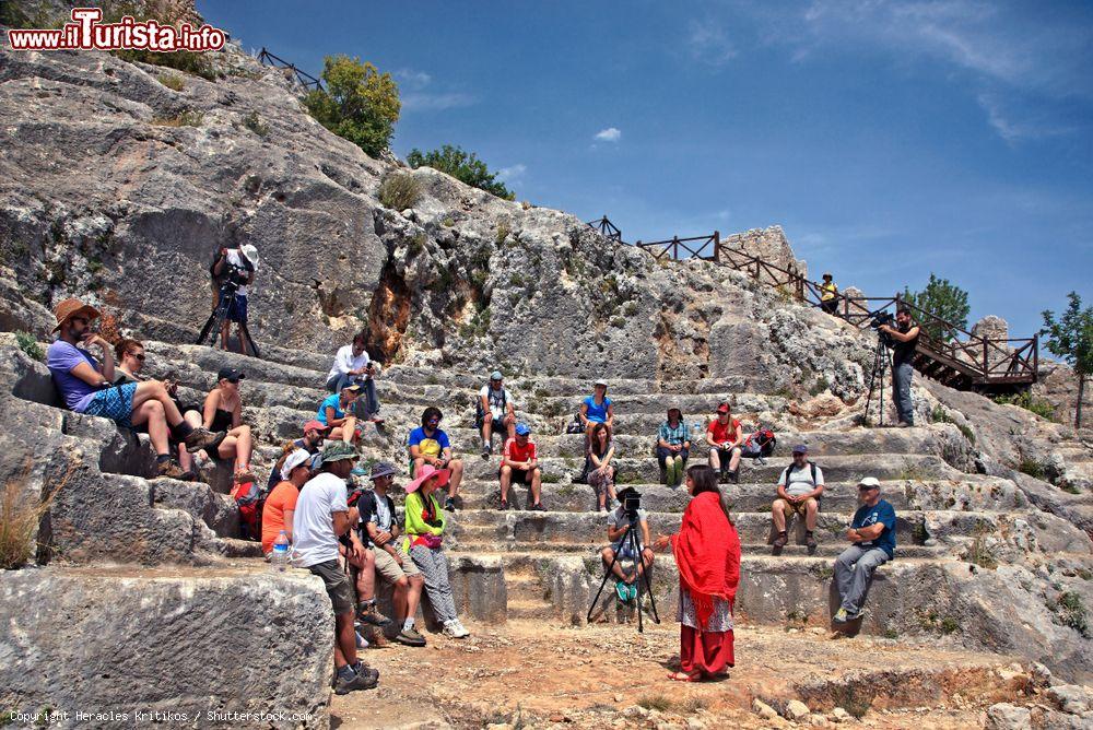 Immagine Il teatro del castello di Kalekoy, provincia di Antalia, Turchia: Judith Liebermann racconta le tradizioni dell'Oriente - © Heracles Kritikos / Shutterstock.com